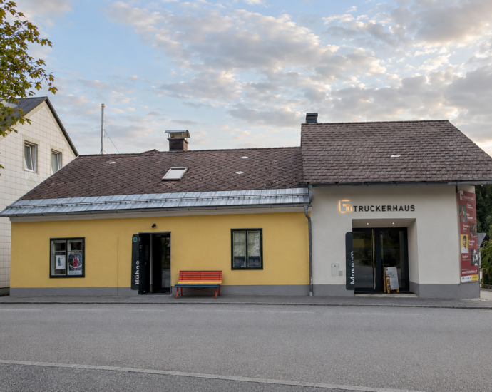 Das barrierefreie Truckerhaus in Gutenbrunn nahe der Ferienwohnungen Anna & Herbert, ein kultureller Treffpunkt mit ebenerdigem Zugang für alle Gäste.