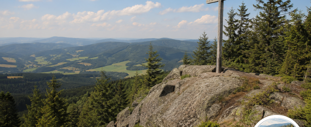 Panoramaweg Gutenbrunn zum Hirschenstein mit Gipfelkreuz und Original-Logo von Anna und Herbert