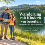wanderung mit kindern vorbereiten - ferienwohnungen anna und herbert - Ferienwohnungen Gutenbrunn Familie mit zwei Kindern und zwei Erwachsenen prüft eine Wanderkarte am Seeufer bei sonnigem Waldweg, im Hintergrund Berge.