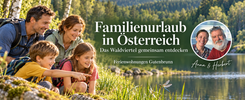 Family Vacation in Austria – Discover the Waldviertel – Vacation Rentals in Gutenbrunn A family with two children watches a dragonfly at the forest lake; next to them are Anna and Herbert in a photo badge.