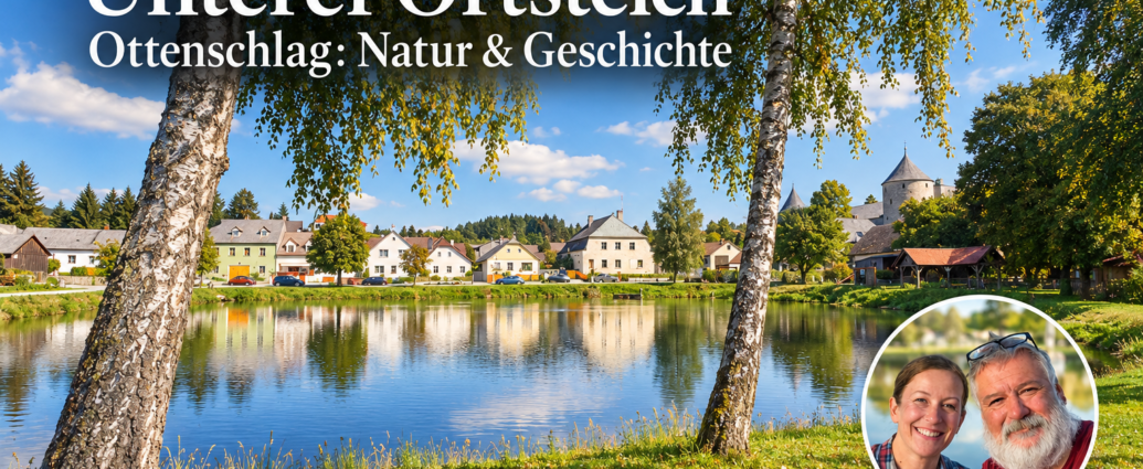Unterer Ortsteich Ottenschlag – Natur und Geschichte - Ferienwohnungen Gutenbrunn I-generierte Ansicht des Unteren Ortsteichs Ottenschlag mit Spiegelungen, Häusern, Schlosstürmen und einem Foto-Badge von Anna und Herbert.
