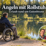Angeln mit Rollstuhl: Urlaub rund um Gutenbrunn - Ferienwohnungen Gutenbrunn Mann im Rollstuhl beim Angeln an einem Waldteich, mit Begleitperson und Anna-und-Herbert-Badge.