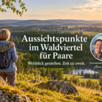 Vyhlídky ve Waldviertelu – prázdninové apartmány Gutenbrunn Anna a Hebrert – Prázdninové apartmány Gutenbrunn Pár na dovolené si užívá výhled na mírné lesnaté a luční kopce; vedle nich jsou na fotografii Anna a Herbert.