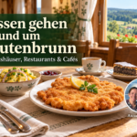 Essen gehen rund um Gutenbrunn - Ferienwohnungen Gutenbrunn Schnitzel mit Erdäpfelsalat, Kaffee und Mohnkuchen in einer Wirtshausszene mit Foto-Badge von Anna und Herbert.