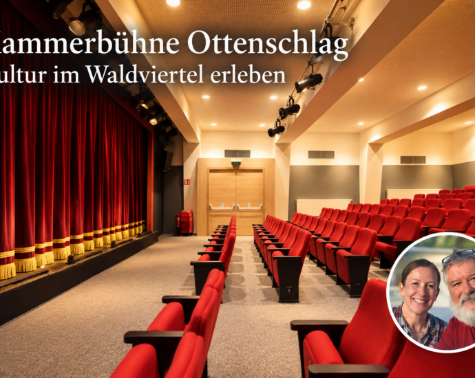 KI-Illustration des Saals der Kammerbühne Ottenschlag mit roten Sitzreihen, Bühnenvorhang und rundem Porträt von Anna und Herbert.