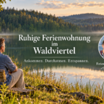 Pokojný apartmán vo Waldvierteli – apartmány Anny a Herberta Gutenbrunnových – Apartmány Gutenbrunn Ranná scéna pri jazere so starším párom na lavičke, lesom v pozadí a kruhovou fotografiou hostiteľov; banner pre rekreačný objekt vo Walvierteli (Ruhige Ferienwohnung).