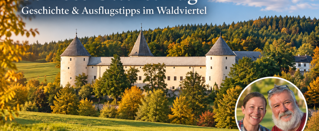 sOttenschlag – historie a tipy na výlety ve Waldviertelu – prázdninové apartmány Gutenbrunn Umělou inteligencí vygenerovaný pohled na zámek Ottenschlag v podzimní atmosféře s fotkou Anny a Herberta v pravém dolním rohu.
