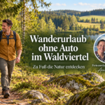 Autómentes túraüdülés a Waldviertelben – Gutenbrunn nyaralóapartmanok Két túrázó hátizsákkal egy természeti ösvényen, mellettük Anna és Herbert a fotó-kitűzőn.